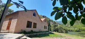 Фото номера Семейный номер Отели типа «постель и завтрак» Qari Lich Resort in Tavush г. Hovkʼ 7