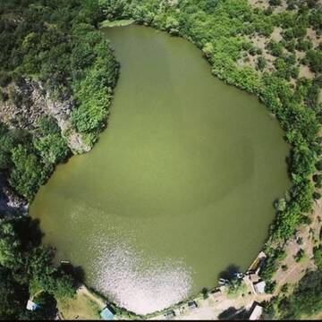 Фото номера Семейный номер Отели типа «постель и завтрак» Qari Lich Resort in Tavush г. Hovkʼ 24
